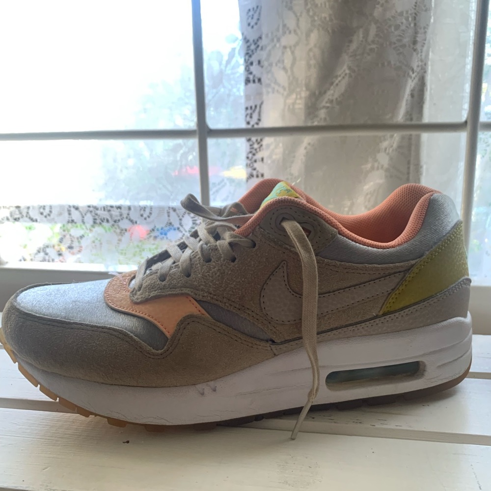 Women’s Nike Air Max 1 PRM Size 7/38 string Sunset Glow, tan, peach and silver - Picture 2 of 7